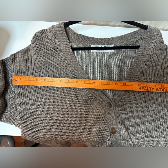 John Patrick vintage Brown Cardigan Sweater with V-neck and Tie Detail - Picture 7 of 10